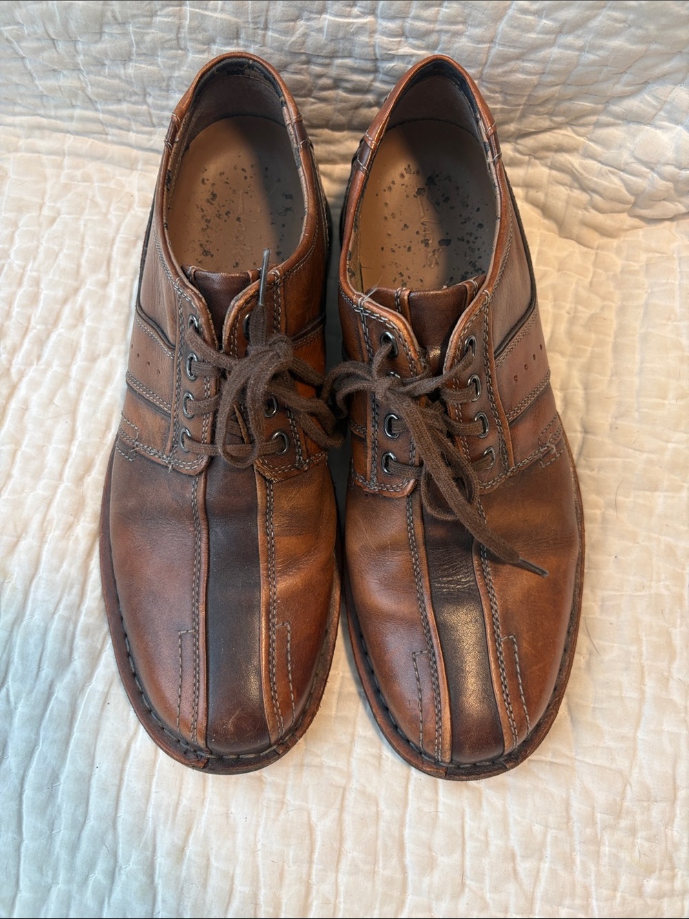 Clarks Men's Two-Tone Brown Leather Lace-Up Oxfords